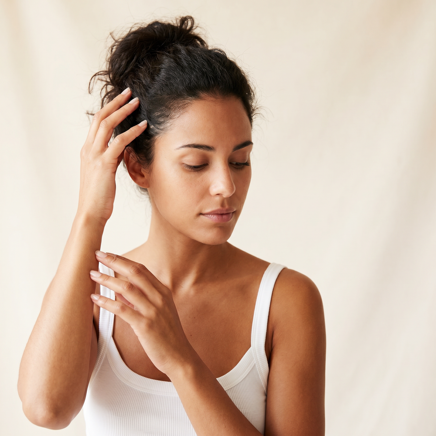 Cabello quebradizo: Cabello quebradizo: rutina cosmética vegana con champú suave de caléndula, jojoba y lino para un cabello más manejable,… — Oasisveg.