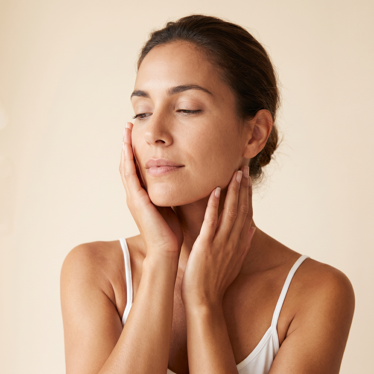 Hidratación facial: Hidratación facial diaria con ácido hialurónico, albaricoque y aceites vegetales para una piel cómoda, elástica y… — Oasisveg.
